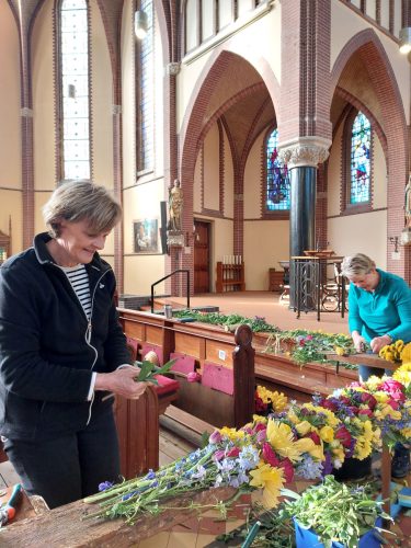 250422-Aanbloemen kruis 1 