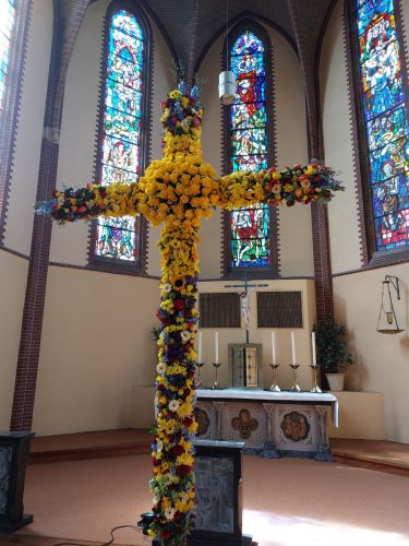 250422-Aanbloemen kruis 5 