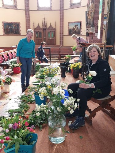 250422-Aanbloemen kruis 7 