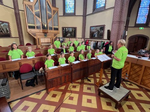 261004 Gezinsviering met dierenzegening