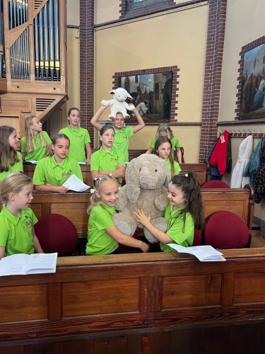 261004 Gezinsviering met dierenzegening