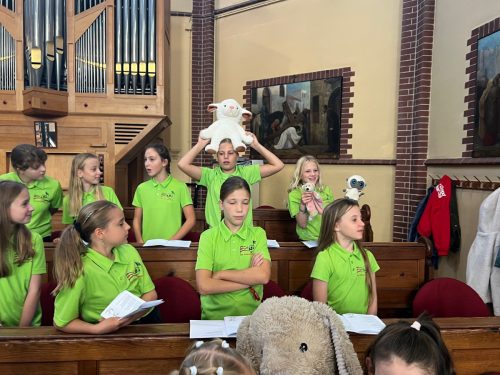 261004 Gezinsviering met dierenzegening