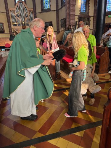 261004 Gezinsviering met dierenzegening