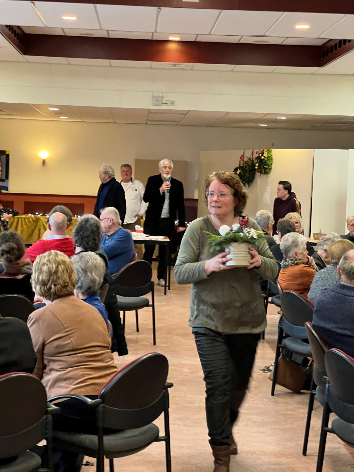 Kerstmarkt werkgroep Zuiderkruis zondag 18 december 2022 Parochiekern